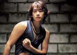 明星对郑智薰的评价,偶像魅力与实力并存